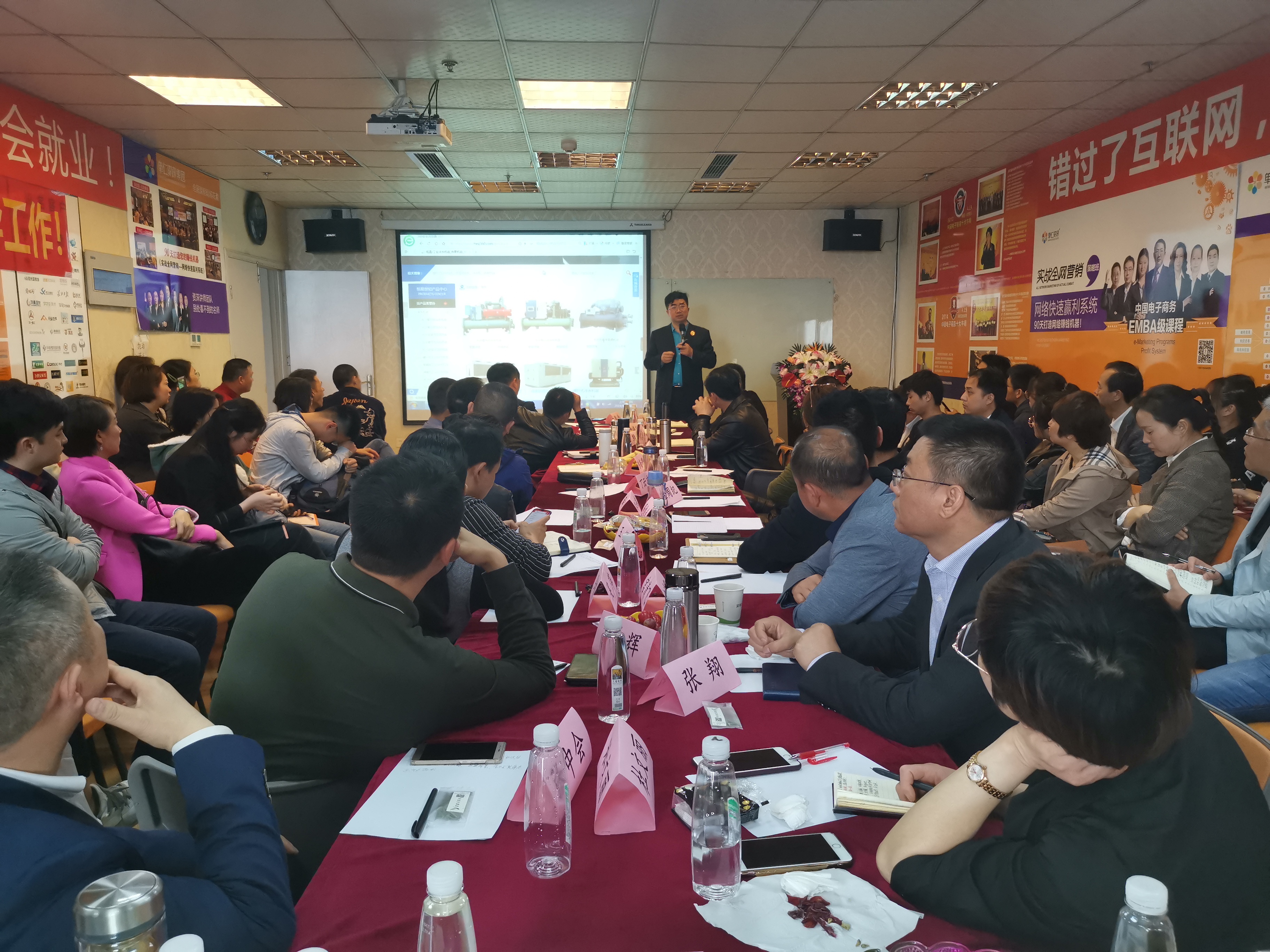 扒皮會現(xiàn)場學習合肥工業(yè)潤滑油市場如何把握