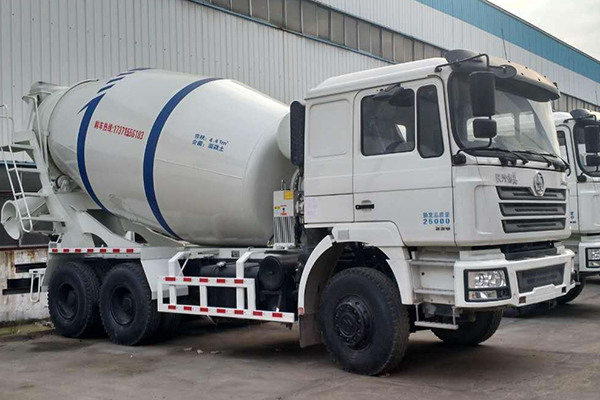 小型混凝土攪拌車的液壓油怎么更換？速看！